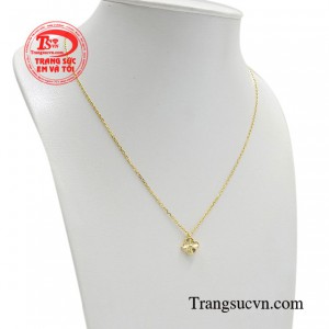 Với thiết kế sáng tạo mang lại sự sang trọng, tinh tế và dịu dàng cho các quý cô.