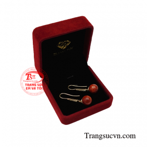 Hoa tai cẩm thạch mệnh hỏa 18k sáng bóng.