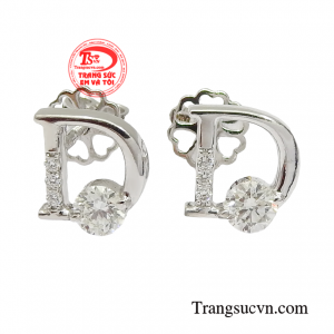 Hoa tai kim cương cao cấp là một trong những loại đá quý có giá trị cao và được ưa chuộng ở khắp mọi nơi trên thế giới.