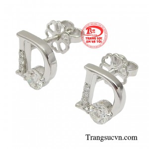 Phụ nữ luôn mong muốn được tỏa sáng như kim cương, thể hiện sự độc lập, tự chủ tài chinh và khẳng định giá trị bản thân.