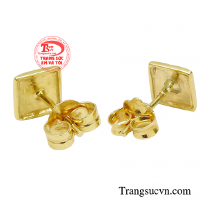 Với đôi hoa tai này trông bạn như một đóa hoa khoe sắc giữa đám đông.