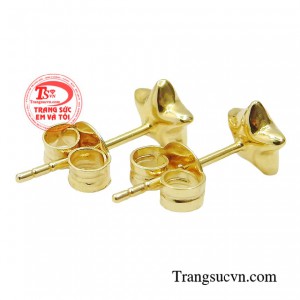 Từ dạo phố, đi chơi hay đi làm bạn đều có thể tự tin trong món đồ trang sức này. 