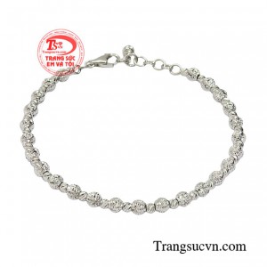 Lắc bi vàng trắng tinh xảo đến từ nước Ý nổi tiếng là ông hoàng trong ngành chế tác trang sức.