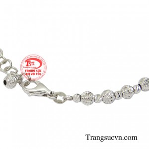 Từ đó khi đeo sản phẩm trên tay bạn như tỏa ra một nguồn sáng thu hút trong mắt người đối diện.