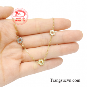 Lắc chân vàng xinh yêu bảo hành chu đáo.