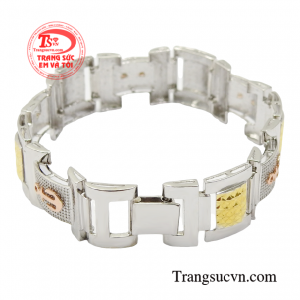 Bởi vậy mà bất kỳ người đàn ông nào cũng nên có cho mình một chiếc lắc tay để khẳng định bản thân.