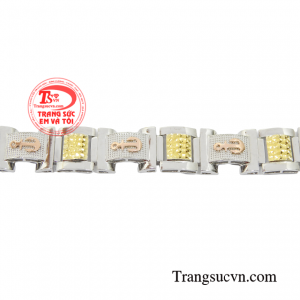 Diện trên tay món trang sức này chắc chắn sẽ giúp bạn lấy lại được sự tự tin vốn có.