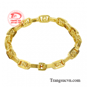 Những chi tiết khắc họa hình kim tiền độc đáo khiến cho chiếc lắc tay trở nên ấn tượng và thu hút tài lộc.