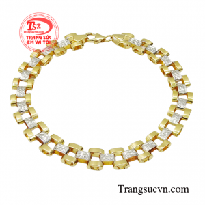 Lắc tay nam vàng tây cá tính là sự lựa chọn hoàn hảo dành cho những anh chàng có cá tính mạnh.