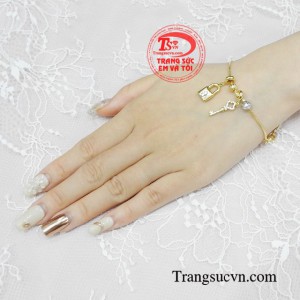 Sản phẩm sẽ là lựa chọn hoàn hảo cho các cô gái yêu thích sự nữ tính.