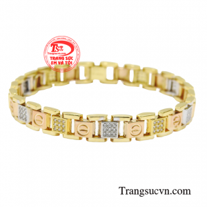 Lắc tay được rất nhiều bạn trẻ ưa chuộng. 