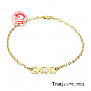 Lắc tay vàng kim tiền may mắn được thiết kế từ hình ảnh những đồng kim tiền phú quý. 
