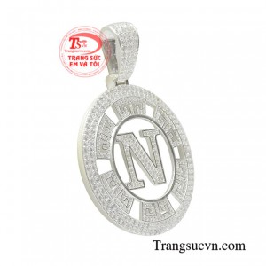 Trang sức bạc từ lâu đã được rất nhiều khách hàng ưa chuộng. Không chỉ đem lại vẻ đẹp mà còn giúp người đeo kháng khuẩn và cản gió.