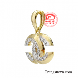 Sức hút phong cách thời trang đến từ chính những thiết kế đặc biệt của sản phẩm.