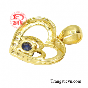 Mặt dây sapphire trái tim hợp mệnh.