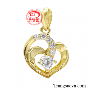 Mặt dây trái tim vàng thủy chung mang đến cảm giác dịu dàng và ấm áp.
