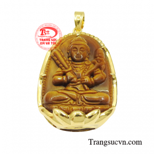 Tay phải cầm Tam muội da đạo, vật tượng trưng cho trí tuệ sáng suốt. 