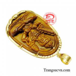 Tay trái cầm một cành hoa sen, trên bông sen có ngọc như ý tượng trưng cho phúc đức. 