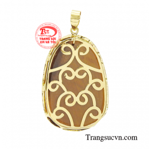 Mang trang sức có Phật Hư Không Tạng Bồ Tát bên mình sẽ giúp người đeo tăng thêm trí nhớ, có được của cải dồi dào, gia đình yên vui hoà hợp.