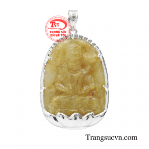 Mặt phật thạch anh tóc tài lộc được chế tác từ vàng 18k chạm khắc Phật Hư Không Tạng Bồ Tát tinh xảo.