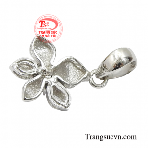 Mặt vàng trắng nữ duyên dáng đảm bảo chất lượng.