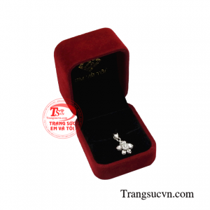 Mặt vàng trắng nữ duyên dáng