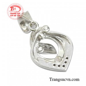 Mặt dây vàng trắng cho nữ thanh toán an toàn.