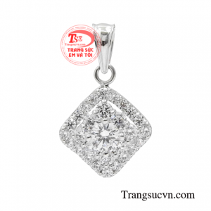 Mặt vàng trắng nữ thanh tú mang vẻ đẹp nhẹ nhàng dễ gây thương nhớ cho người đối diện.