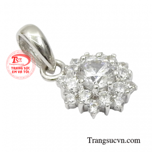 Đường nét tinh xảo, nhỏ nhắn tô điểm thêm vẻ đẹp rạng ngời và thanh lịch đến cho phái đẹp.