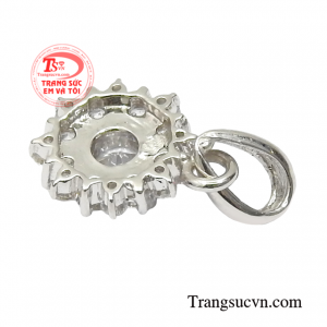 Mặt vàng trắng nữ tinh tế bảo hành chu đáo.