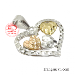 Với sự kết hợp hài hòa của vàng trắng, vàng màu và vàng hồng làm tăng nét thời thượng và hiện đại cho người đeo.