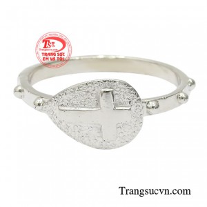 Món trang sức này vừa mang giá trị tâm linh, vừa đem đến diện mạo thời trang cho người sử dụng.
