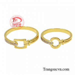 Thiết kế trẻ trung, hợp thời trang là vật minh chứng cho tình yêu của các cặp đôi.