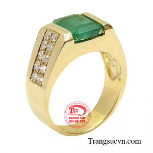 Nhẫn nam emeral thời thượng được những quý ông trong diện mạo lịch thiệp và đẳng cấp.