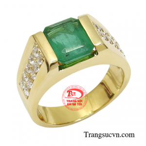 Nhẫn nam emerald với thiết kế đơn giản, mạnh mẽ và đầy quyền uy .