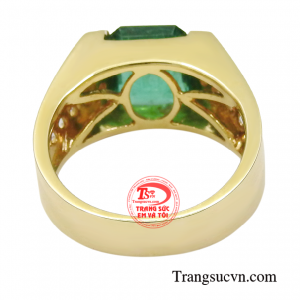 Nhẫn nam emerald rất tốt cho những người mệnh Mộc bởi sự tương hợp.