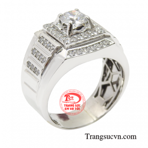 Nhẫn nam vàng trắng đĩnh đạc giúp cánh mày râu thể hiện khí chất của một người đàn ông.