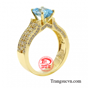 Nhẫn nữ vàng topaz quý phái tượng trưng cho tình yêu, sự gắn kết và hòa hợp trong tâm hồn.