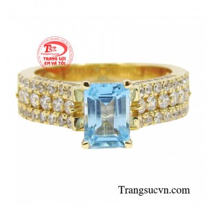 Không chỉ vậy khi đeo trang sức gắn đá topaz còn đem lại nhiều vận may về tài lộc.