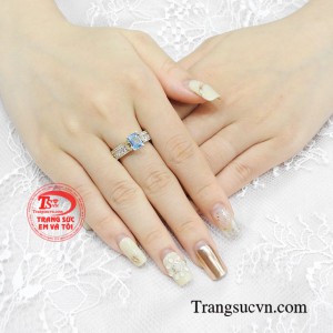 Nhẫn nữ vàng topaz quý phái