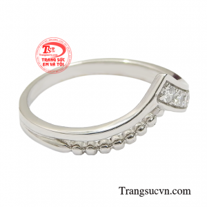 Thông qua món trang sức, chị em phụ nữ khao khát còn được khẳng định gu thẩm mỹ, cá tính riêng, thể hiện vị thế của mình với những người xung quanh. 