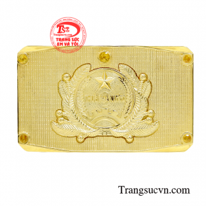 Thắt lưng vàng uy quyền được đúc nguyên khối mang đến đẳng cấp cho người đeo.