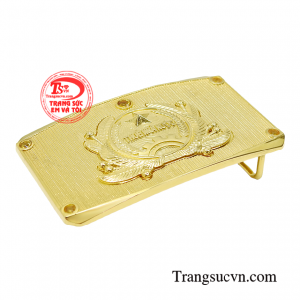 Với chiếc mặt thắt lưng vàng được đúc nguyên khối chắc chắn sẽ đưa bạn tới đỉnh cao của sự đẳng cấp, xa hoa