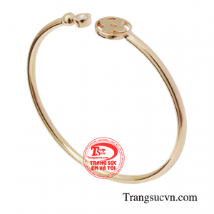 Bởi vẻ đẹp sang trọng mà sản phẩm này lại vô cùng được lòng các chị em ở mọi độ tuổi khác nhau.