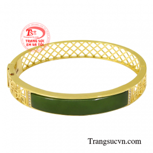 Vòng tay vàng tây cẩm thạch hiện đang là mẫu sản phẩm được rất nhiều khách hàng ưa chuộng.