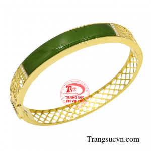 Sản phẩm chế tác từ vàng 14k chất lượng, bảo hành uy tín.