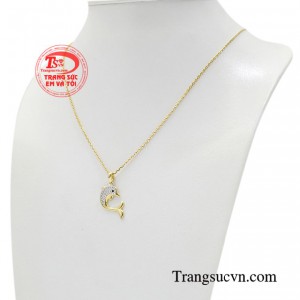 Bộ dây chuyền là món đồ góp phần thay đổi diện mạo đáng kể cho gương mặt. 