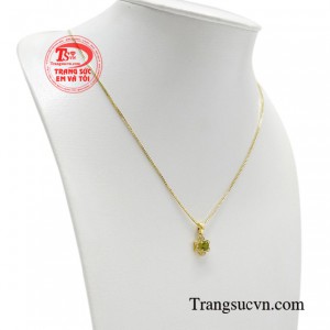 Bộ dây chuyền là sự lựa chọn hoàn hảo để kết hợp cùng nhiều kiểu trang phục giúp cho phái đẹp càng thêm quyến rũ. 