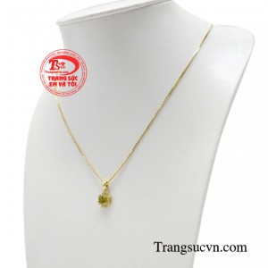 Đối với hầu hết các chị em phụ nữ thì một chiếc dây chuyền là món phụ kiện không thể thiếu trong những dịp đặc biệt.