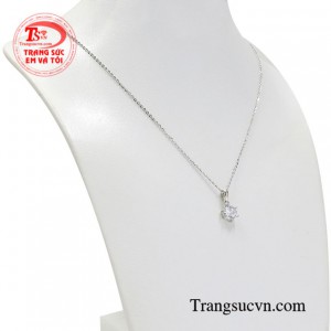 Bộ dây chuyền là món phụ kiện có kiểu dáng nhã nhặn đáp ứng các tiêu chí hợp thời trang và phong cách.